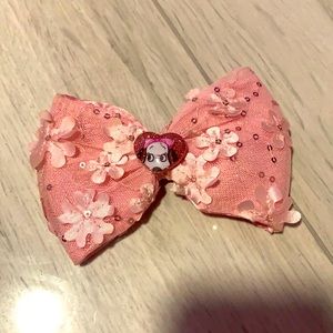 Peanuts bow
